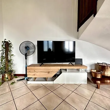 3br Con Panoramica Sul דירה נסו